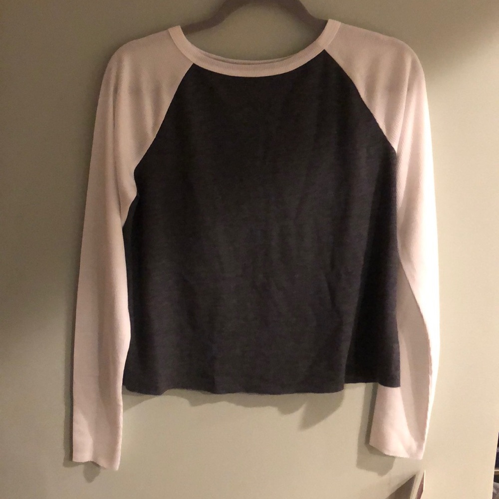 🎄 So Gray and White Long Sleeve Tee | NWT
